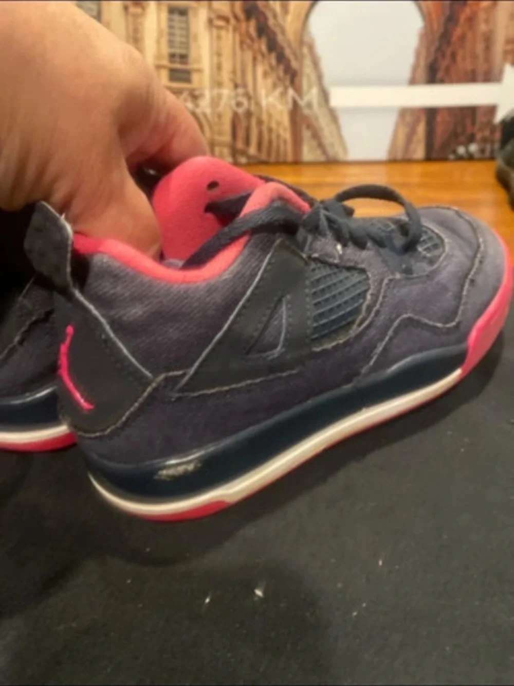 Nike Kids Low-Top Sneakers in Black & Red